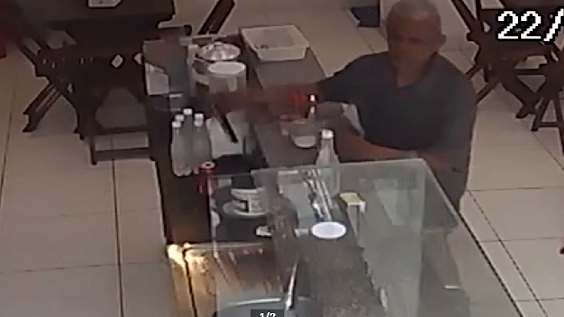VÍDEO: suspeito é flagrado furtando celular após pedir água em lanchonete de Teresina; operação prende três