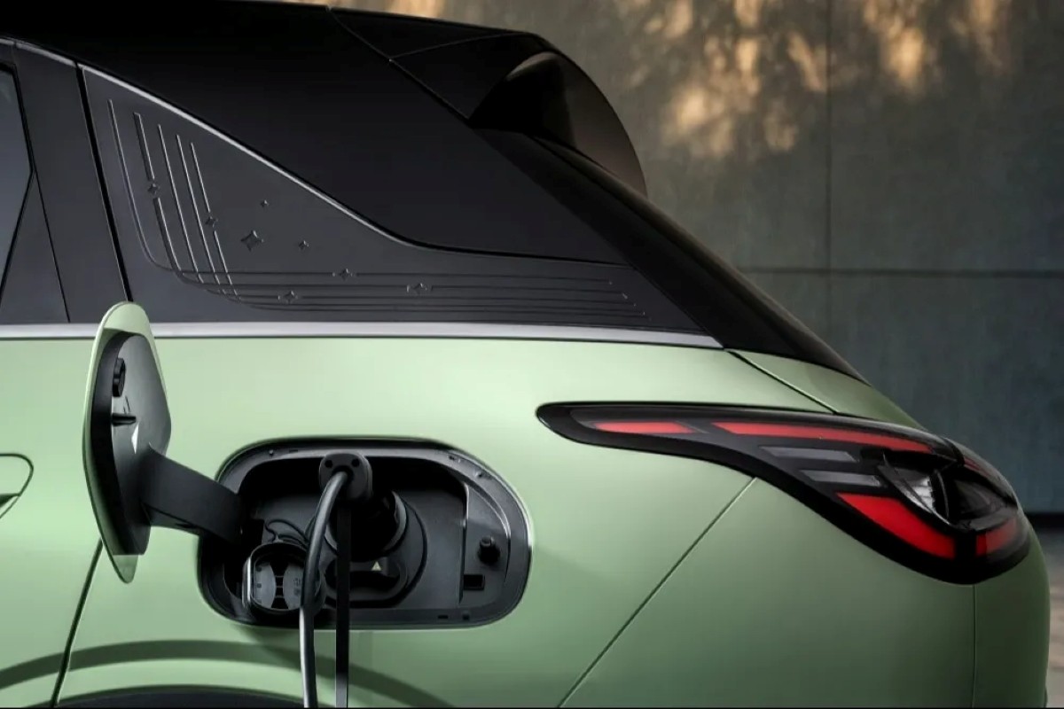 Geely lança carregador ultrarrápido que recarrega carro em 8 minutos para concorrer com a BYD