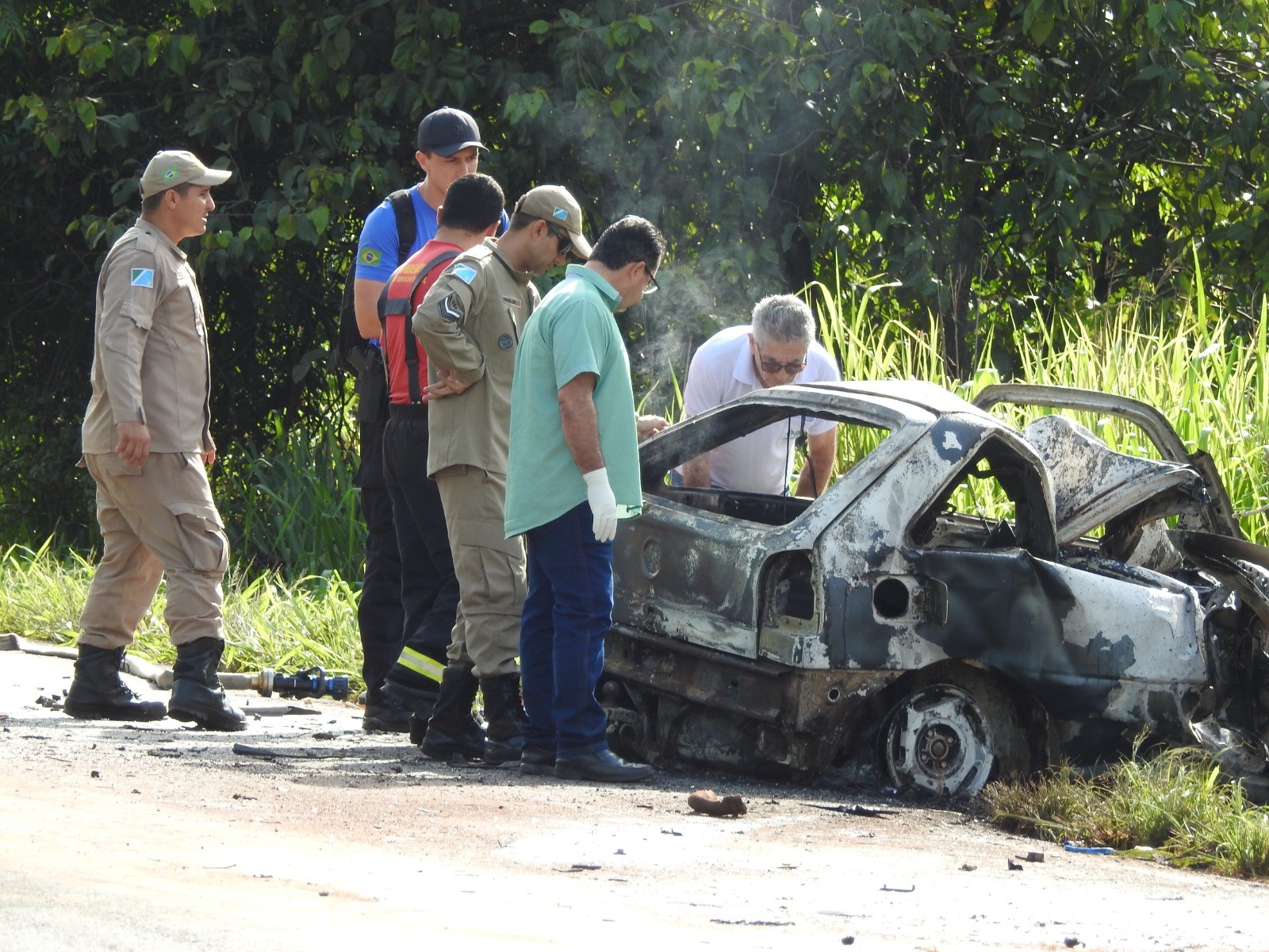 Carro fica carbonizado e uma pessoa morre em acidente na MS-276