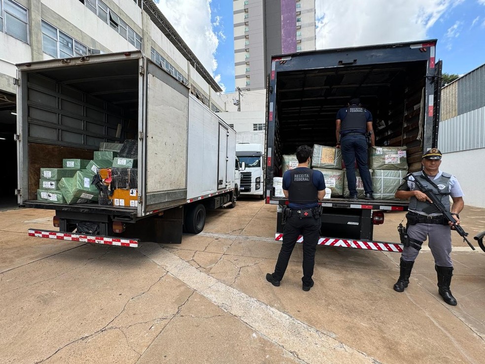 Ao todo, 56.742 itens foram apreendidos, em Presidente Prudente (SP) — Foto: Polícia Militar Rodoviária