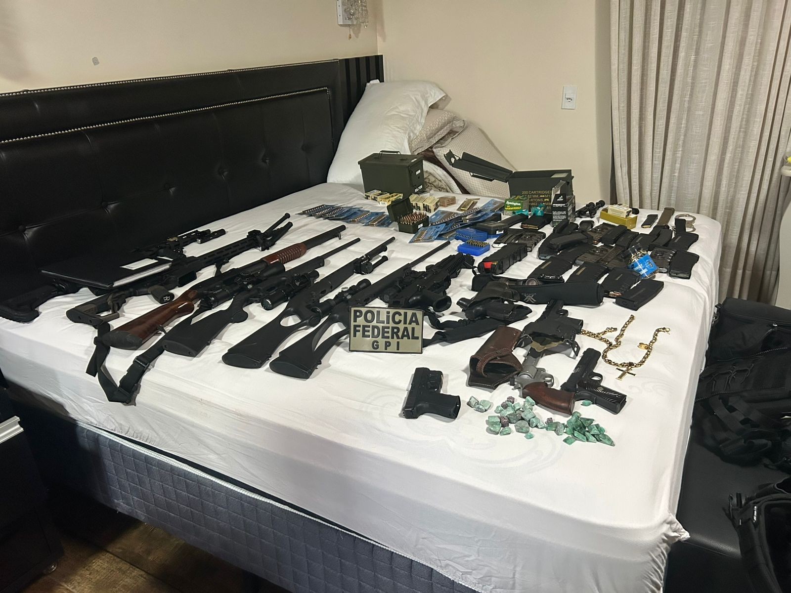 Arsenal é apreendido no Paraná em operação contra o tráfico internacional de armas