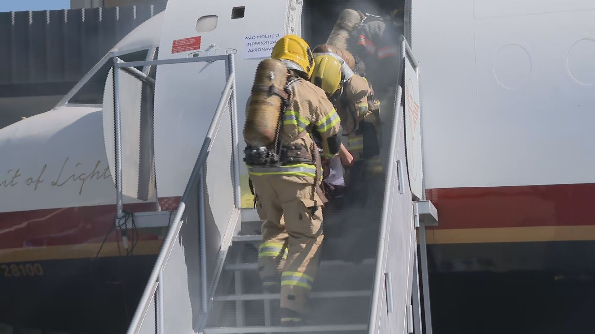 Simulação de acidente aéreo mobiliza forças de segurança no DF
