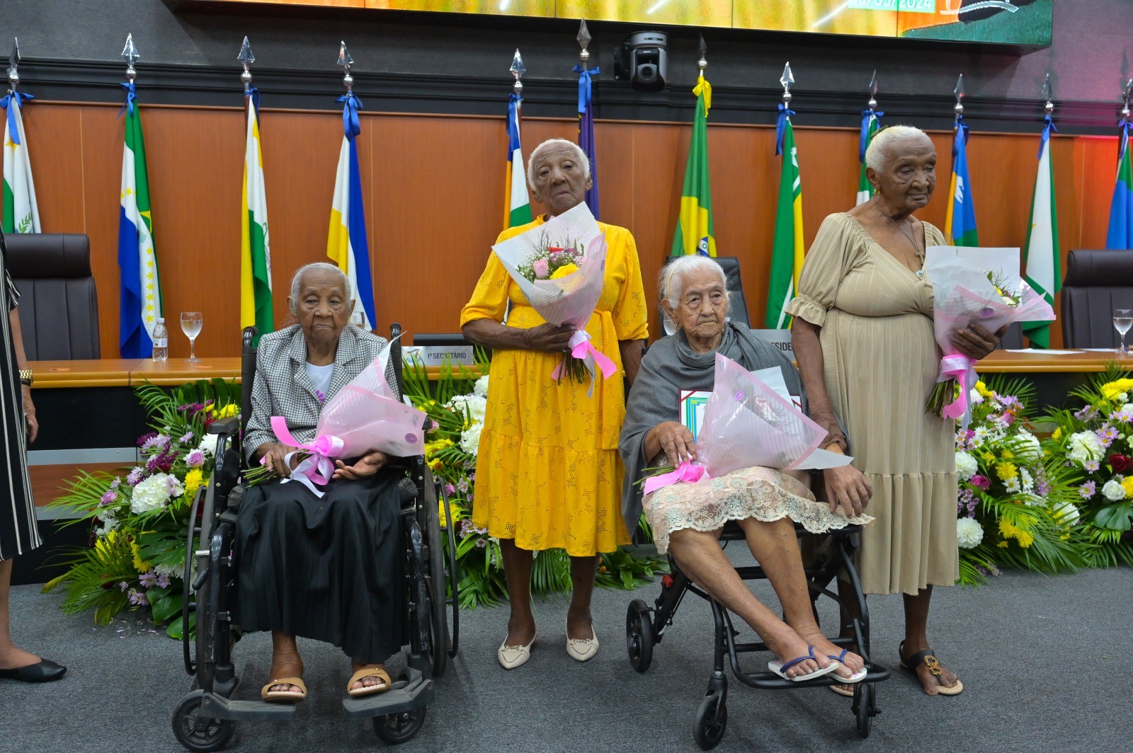 Mães com mais de 100 anos recebem 'Comenda Orgulho de Roraima' em sessão na Assembleia