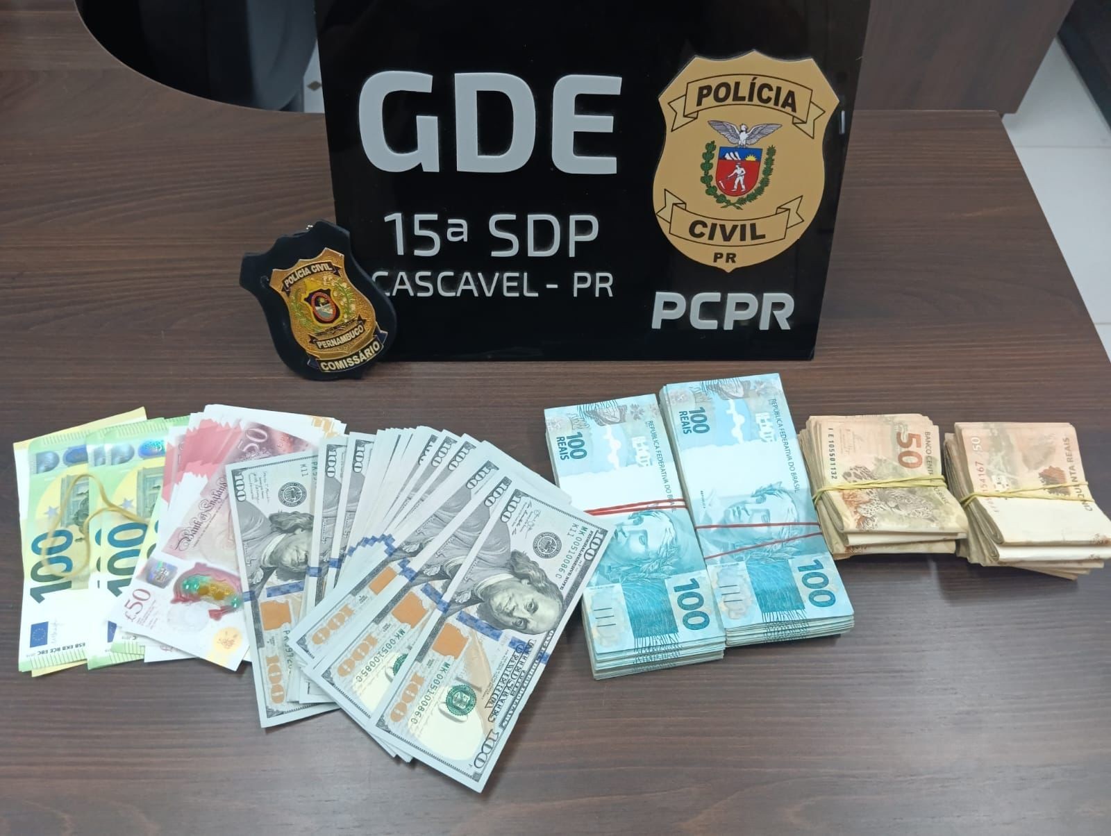 Homem de 35 anos é preso com equivalente a R$ 70 mil em diferentes moedas em operação contra lavagem de dinheiro e prática de jogos ilegais 