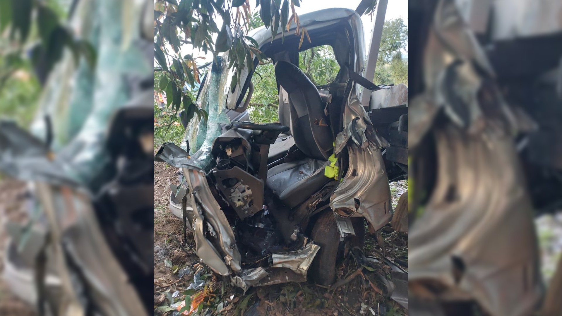 Motorista de guincho fica preso às ferragens após bater em árvore na Rodovia Marechal Rondon