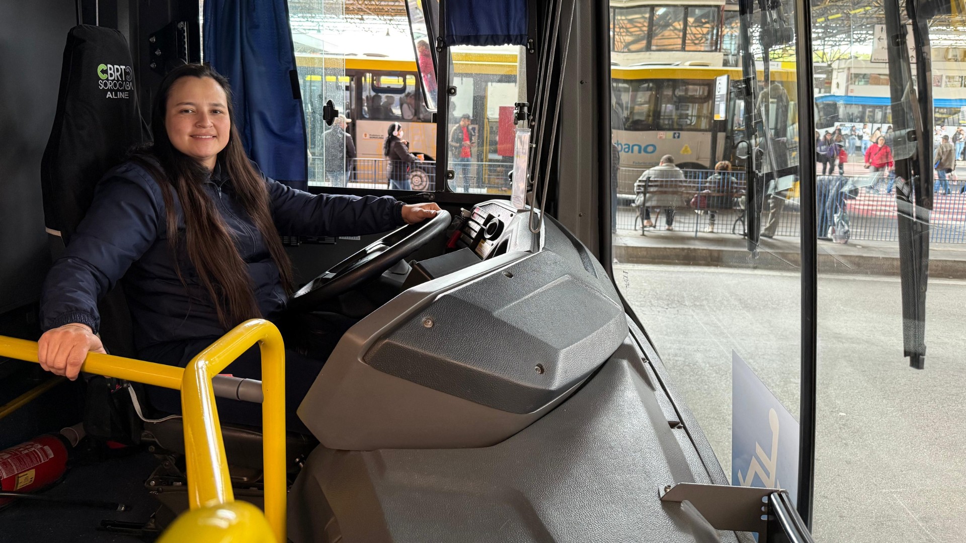 Há 12 anos na profissão, motorista de ônibus faz sucesso ao mostrar rotina nas redes sociais: 'É mais do que dirigir'
