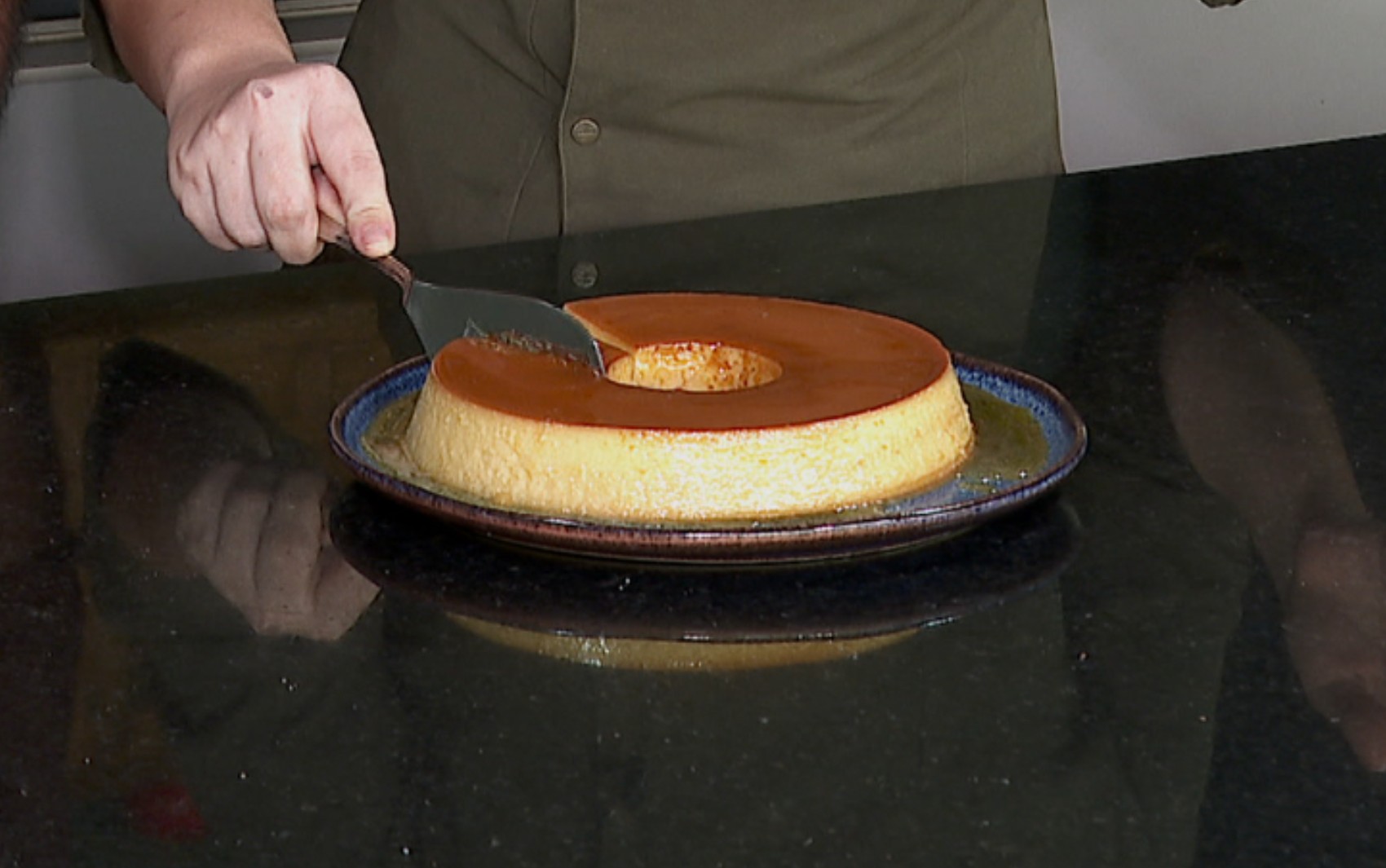 'Barato da Cozinha': aprenda a fazer pudim de leite em pó