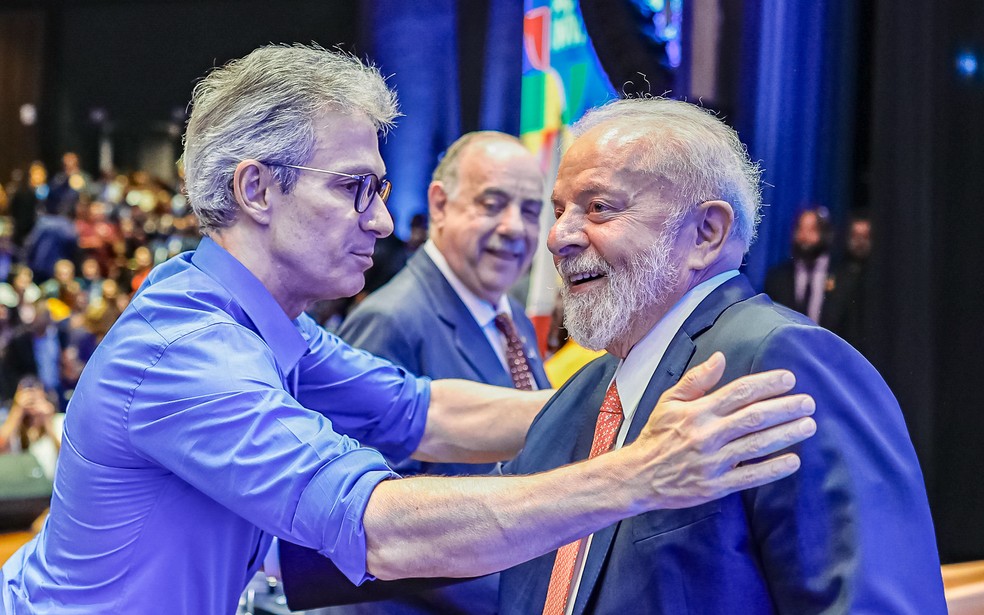 Lula e Zema durante cerimônia de anúncio de investimentos para Minas Gerais — Foto: Ricardo Stuckert / PR
