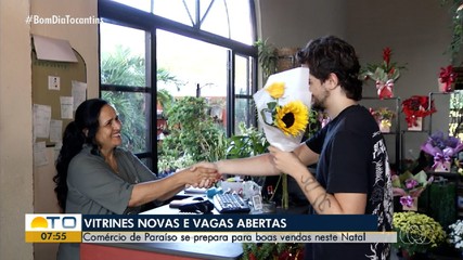 Comerciantes preparam vitrines para as festividades de fim de ano em Paraíso do Tocantins