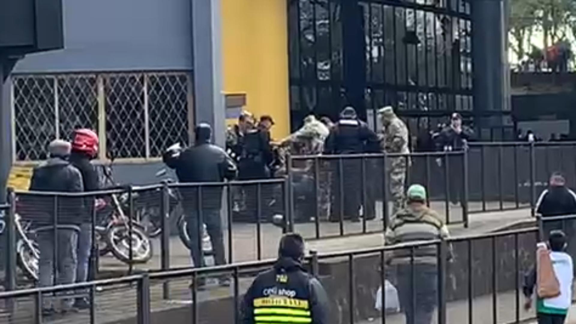Apreensão de combustível na aduana entre Brasil e Paraguai termina com troca de tiros entre motorista e policiais