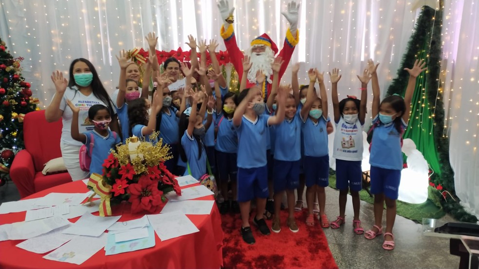 Crianças durante evento da campanha Papai Noel dos Correios 2022 em Teresina — Foto: ASCOM/ Correios