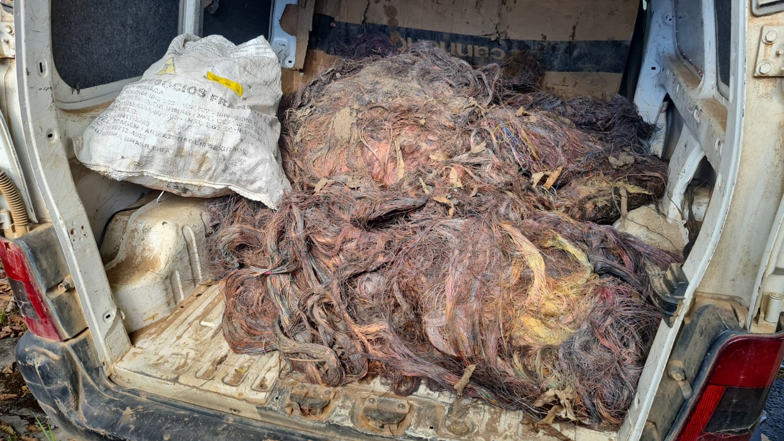 Polícia recupera mais de uma tonelada de fios de cobre furtados em Juiz de Fora