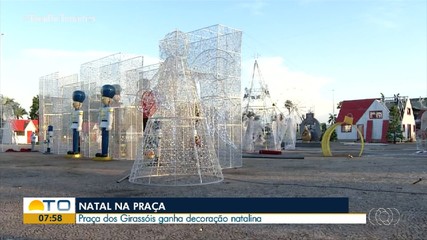 Praça dos Girassóis recebe estruturas para decoração natalina em Palmas