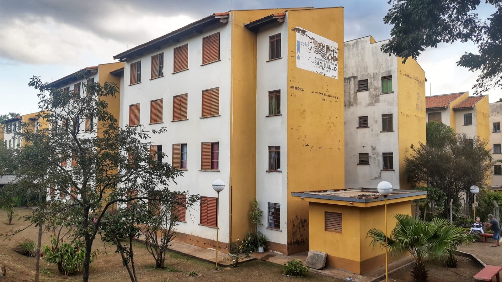 Menino autista de 3 anos cai do 3º andar de prédio em conjunto habitacional no interior de SP  