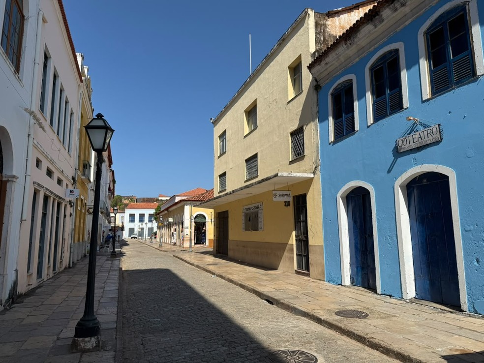 Rua Portugal - 2026 (a esquerda) e Rua Portugal - 1913 (a direita). — Foto 1: Foto: Hillary Araujo — Foto 2: Reginaldo Lloyd