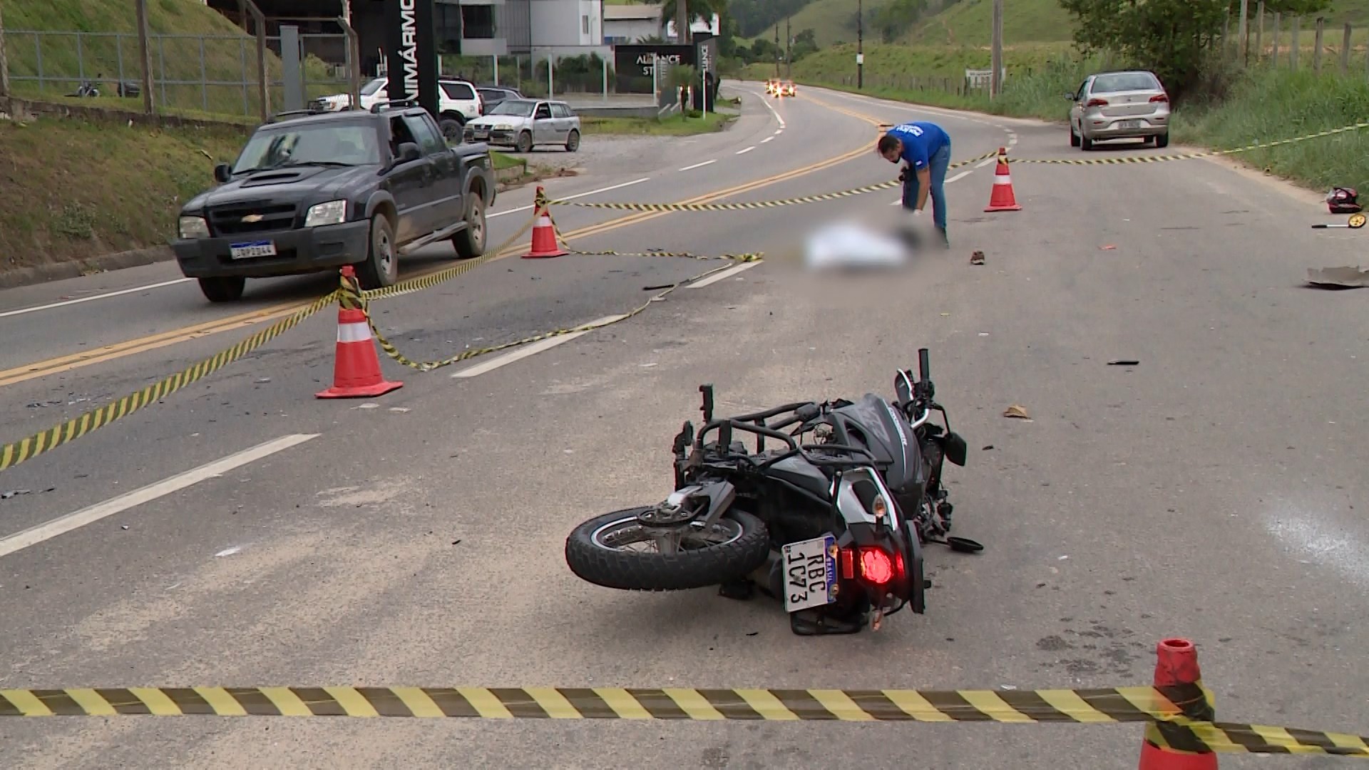 Motorista sem CNH invade contramão, mata motociclista e deixa esposa dele gravemente ferida no ES 