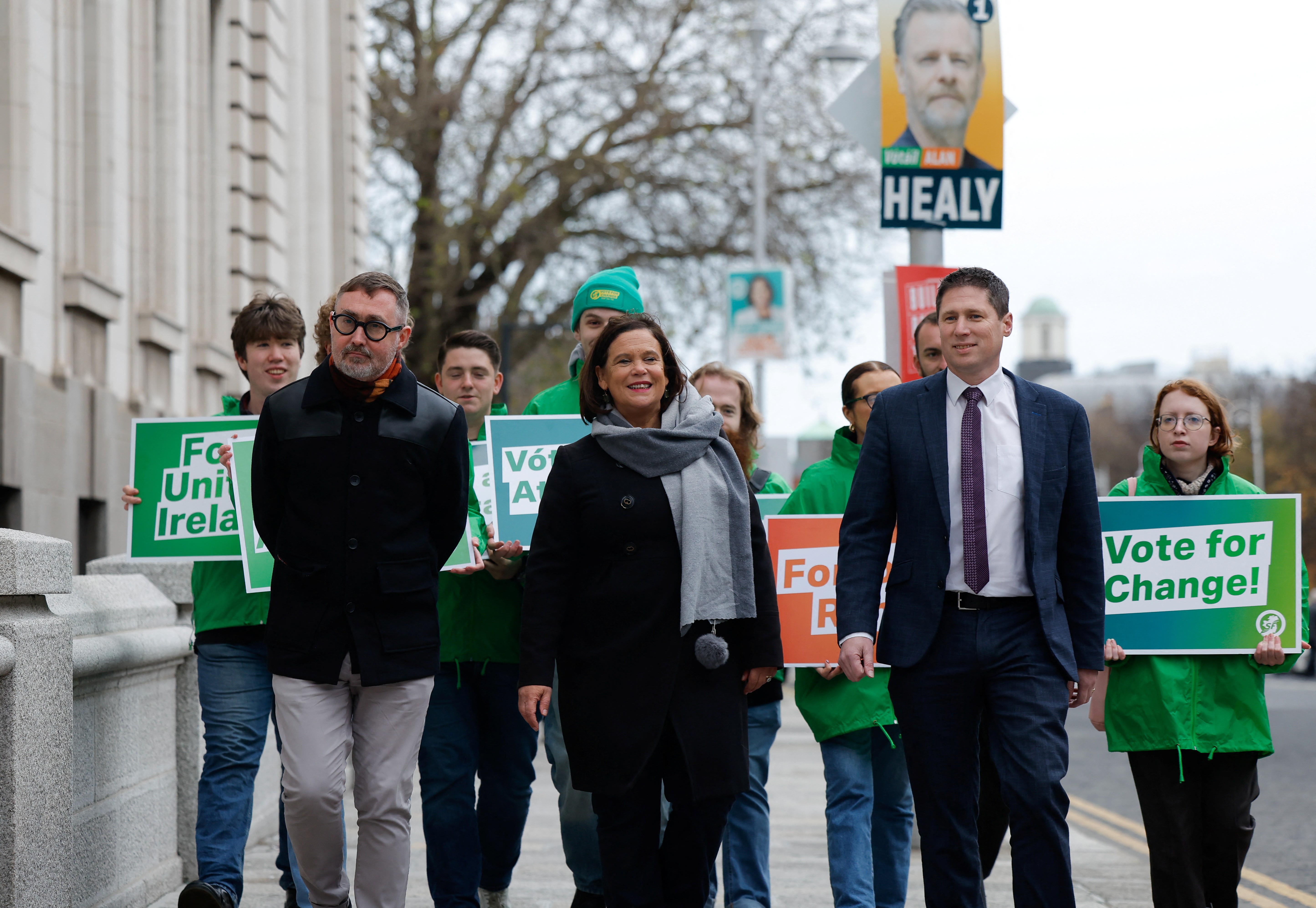 Irlanda vai às urnas em pleito com o ex-braço político do IRA na disputa por governar pela 1ª vez 