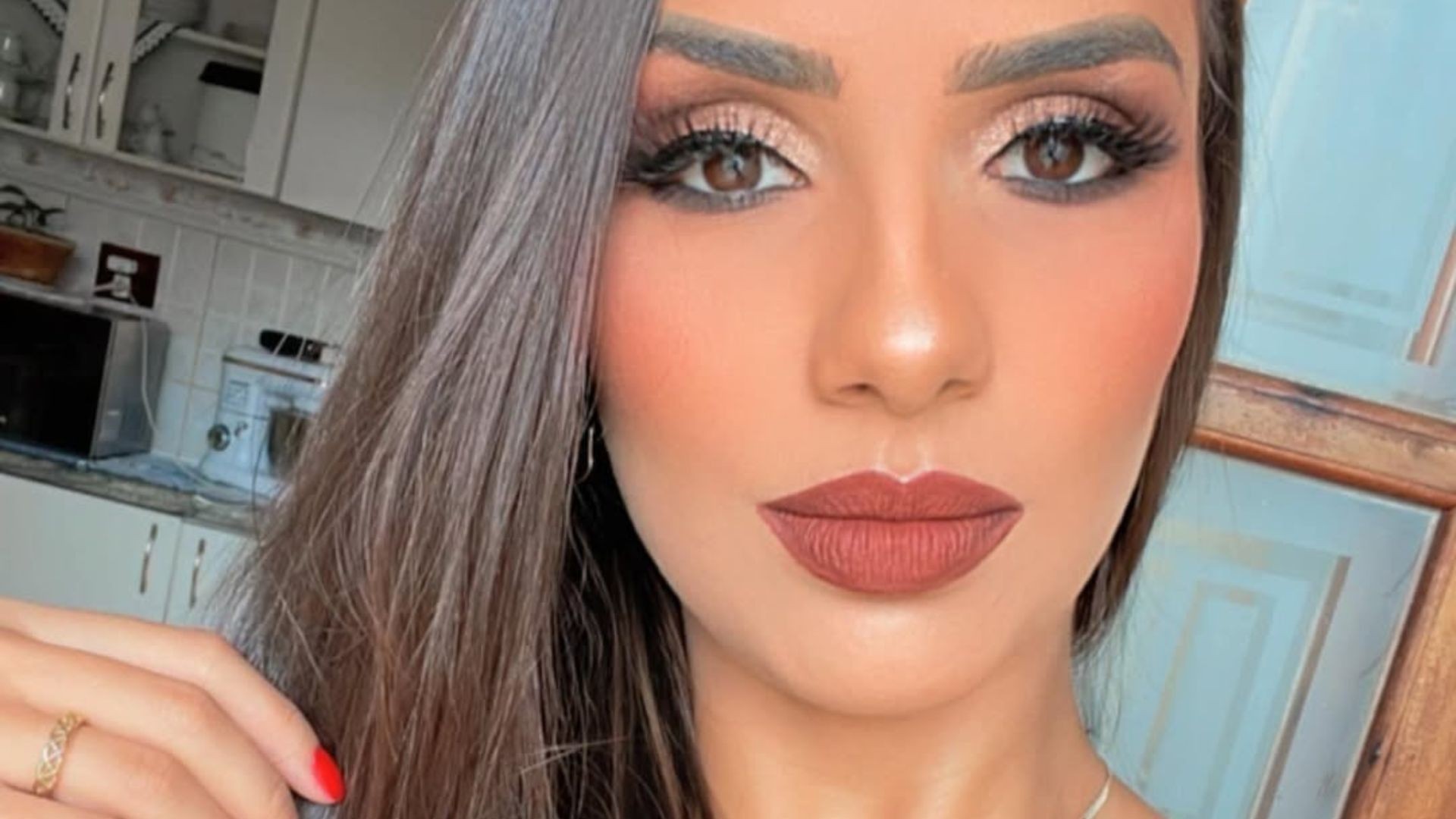 Saiba quem é a mulher que morreu após cirurgia para implante de silicone no interior de SP