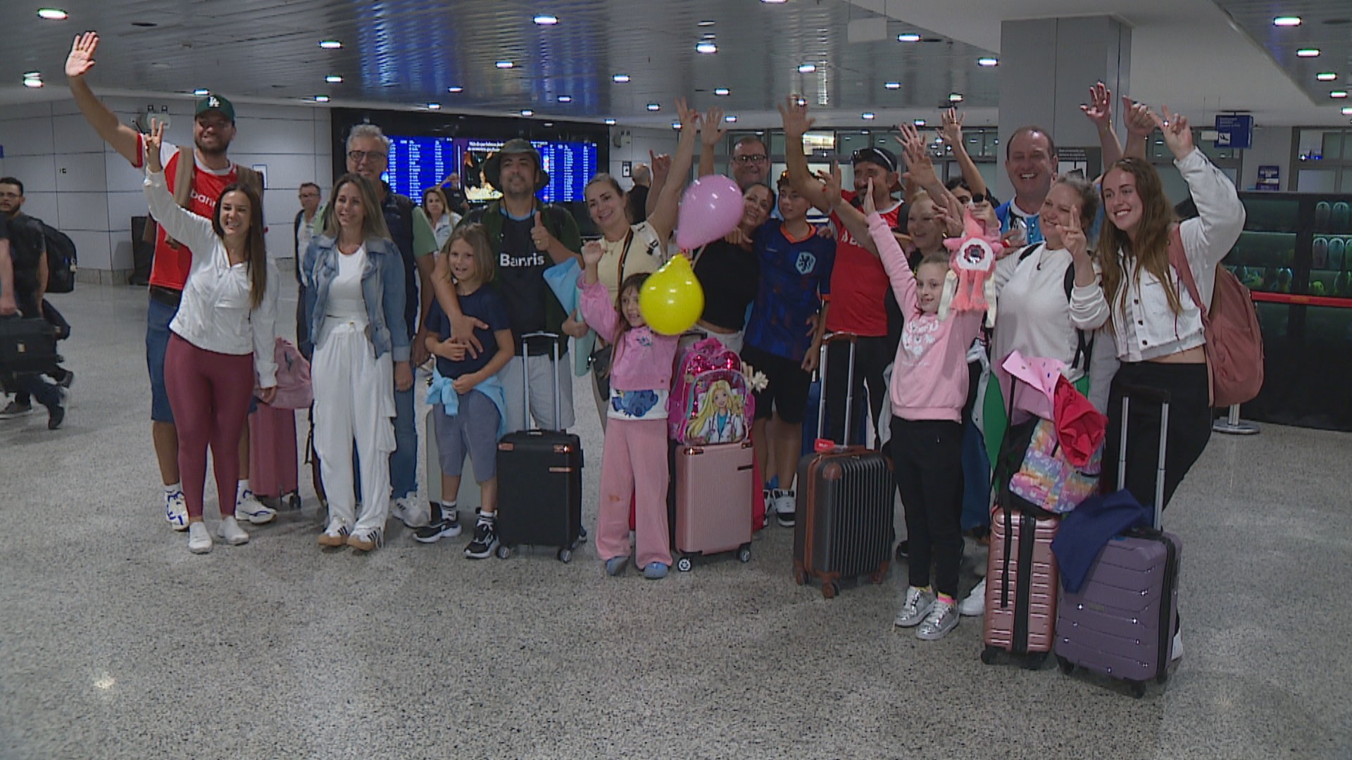 Furacão Melissa: após ficar preso na Jamaica por uma semana, grupo de moradores do RS volta ao Brasil