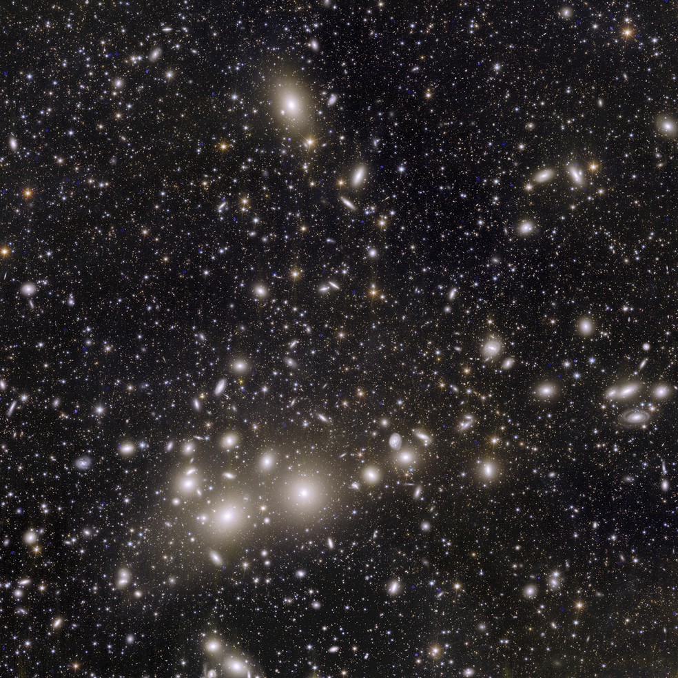 Imagem de mil galáxias pertencentes ao aglomerado de Perseu vistas pelo telescópio Euclides. — Foto: European Space Agency (ESA)