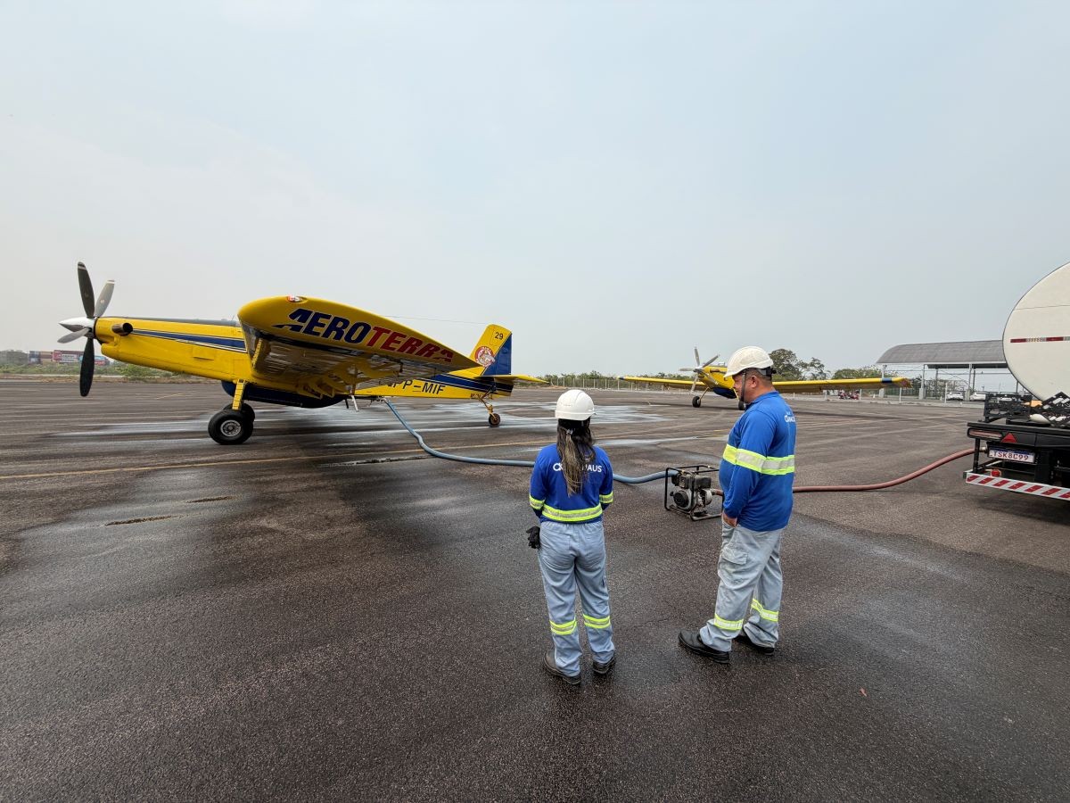 Caminhões-pipa da Águas de Manaus reforçam combate a incêndios no Amazonas