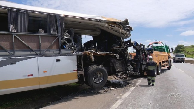 Acidente com ônibus de Itu deixa três mortos e feridos em Minas Gerais