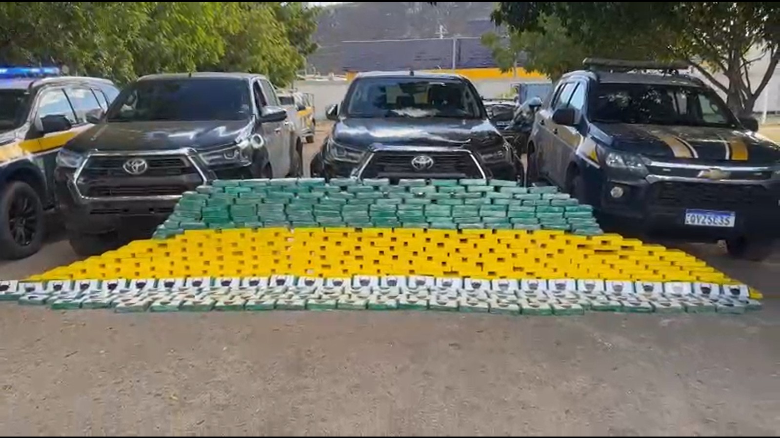 Dois homens são detidos pela PRF com 450 kg de cocaína na BR-232, em Salgueiro