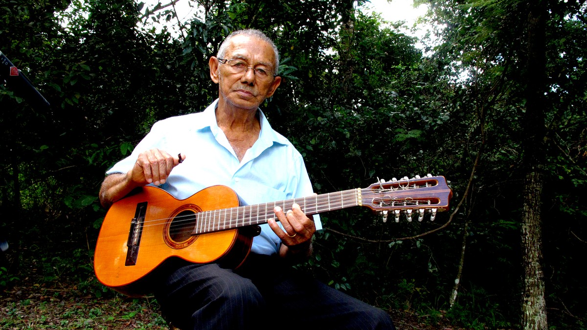 Mestre Manelim, a guitarist from Minas Gerais who died four years ago, is revived in an original album with 17 new recordings