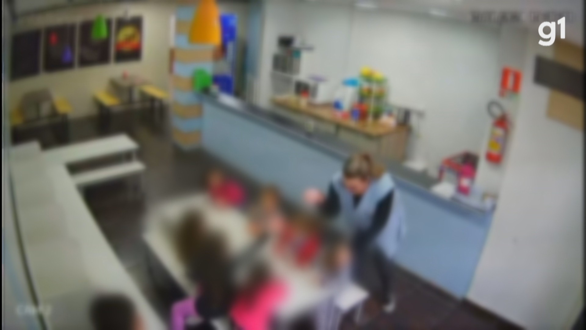 Professora responde na Justiça por lesão corporal contra aluno de três anos no RS; veja VÍDEO de agressão com pote