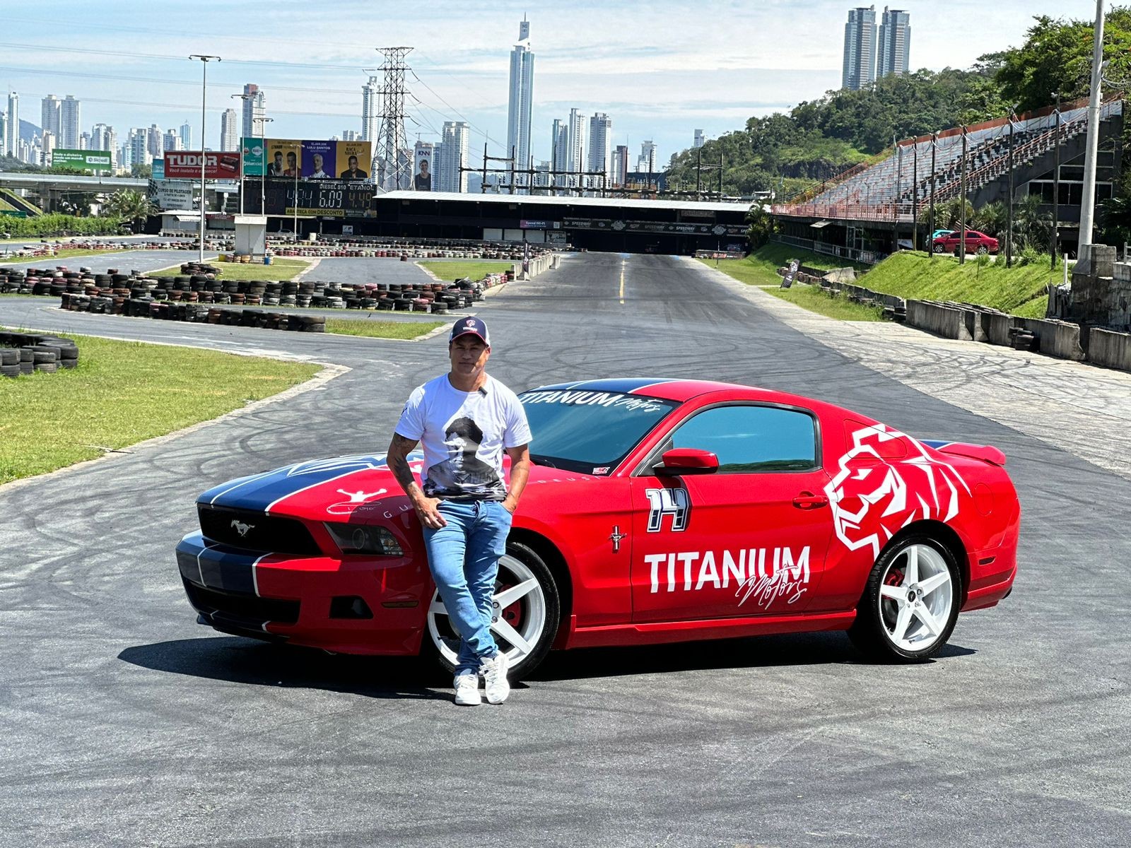 Em evento exclusivo, Titanium Motors apresentou grandes marcas do automobilismo