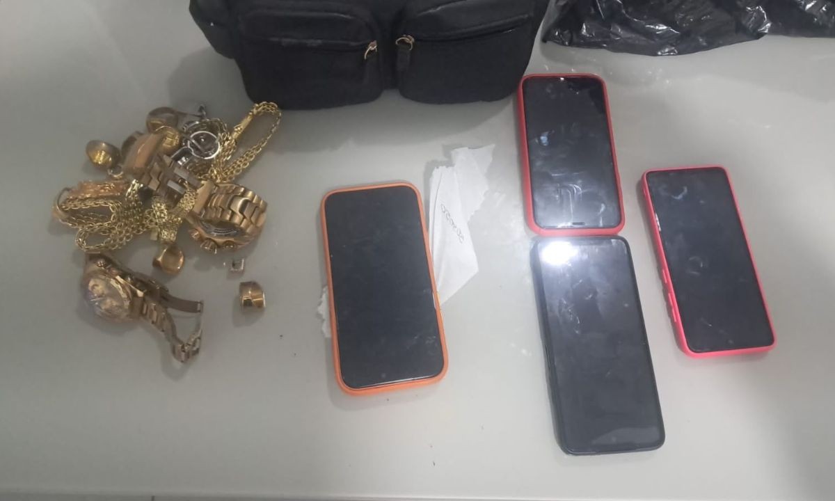 Quatro pessoas são presas durante ação policial contra organização criminosa na Bahia