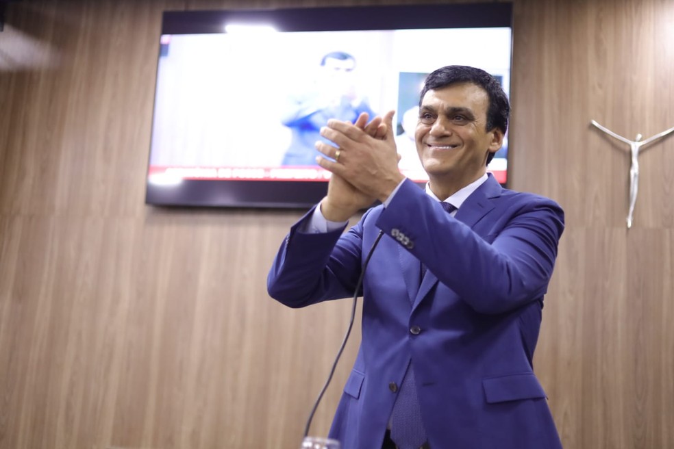 Naumi Amorim toma posse como prefeito de Caucaia; é a segunda vez dele à frente do Executivo da cidade — Foto: Divulgação