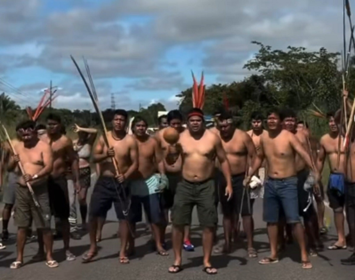 Indígenas fecham BR-222 e ocupam prédio de saúde em Marabá após obra parar há mais de 1 ano