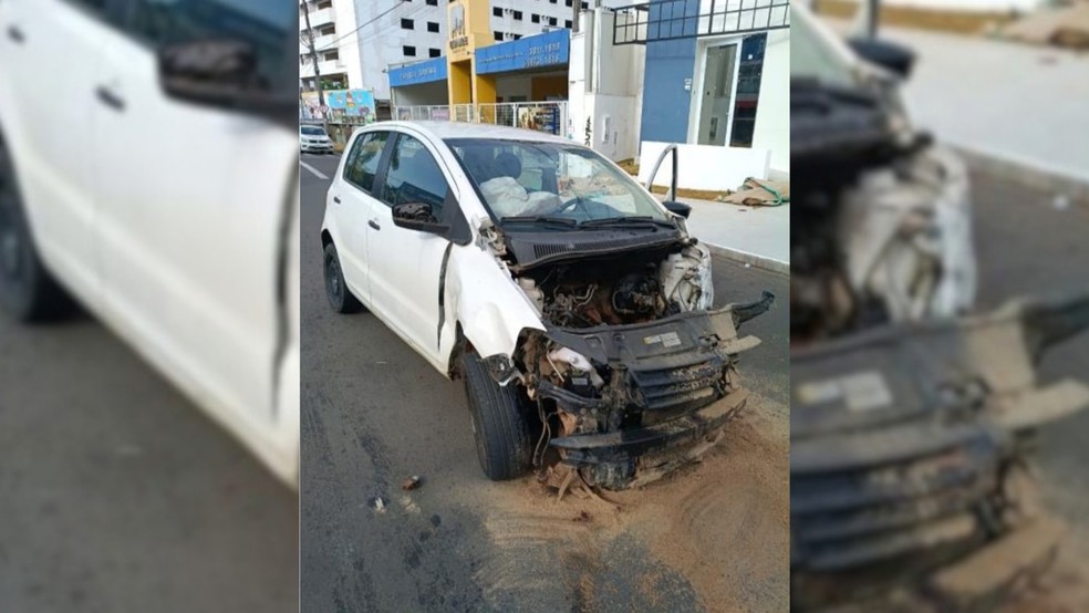 1 de 2
Motorista perde o controle, bate em muro e rodopia com carro em Botucatu &mdash; Foto: Pol&iacute;cia Militar/Divulga&ccedil;&atilde;o