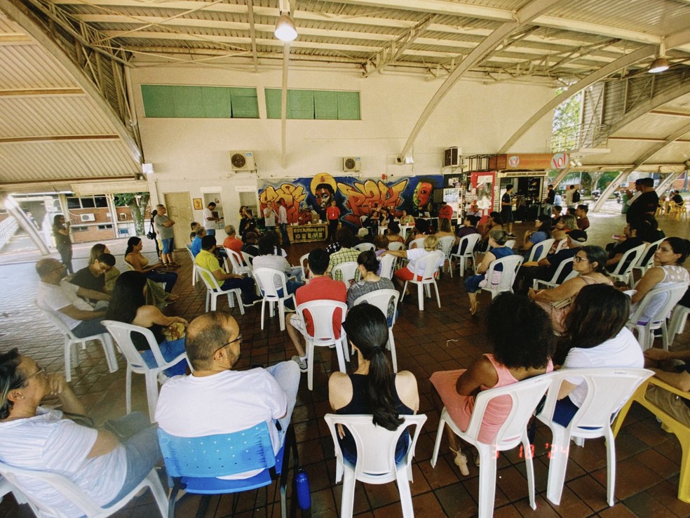 T&eacute;cnicos-administrativos da UFU est&atilde;o em greve &mdash; Foto: Raissa Dantas/Sintet