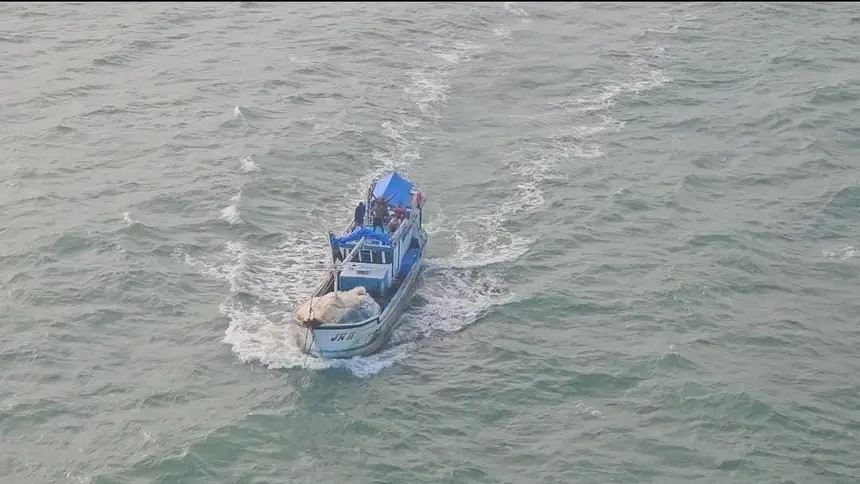 Pescador é resgatado após acidente grave em alto-mar, em Salinópolis, no PA