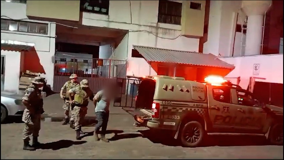 Motorista suspeito de dirigir caminhonete com mais de 400 kg de maconha é preso na região sul do Tocantins — Foto: Reprodução/PMTO