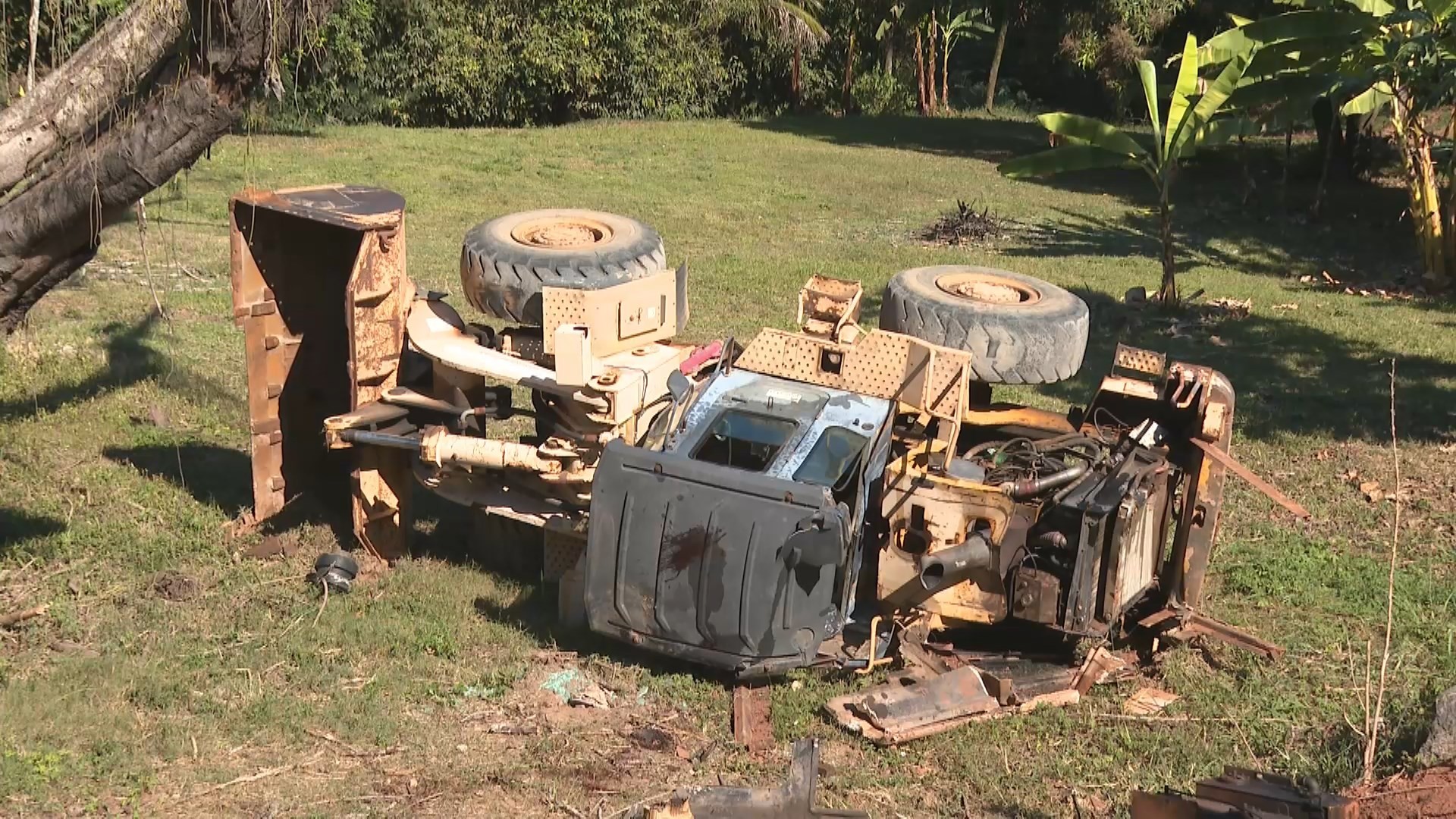 Retroescavadeira tomba e mata trabalhador na propriedade do próprio pai em Cachoeiro de Itapemirim