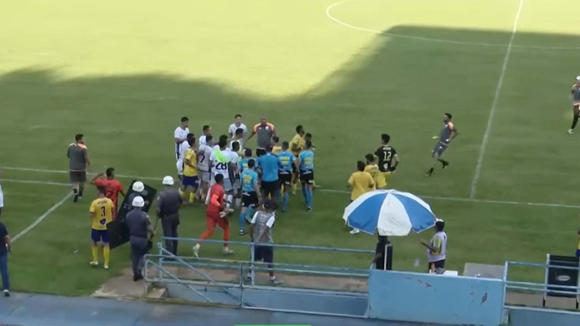 Torcedor é preso suspeito de xingar jogadores do Comercial de 'macaco' e 'lixo' em partida em Araçatuba