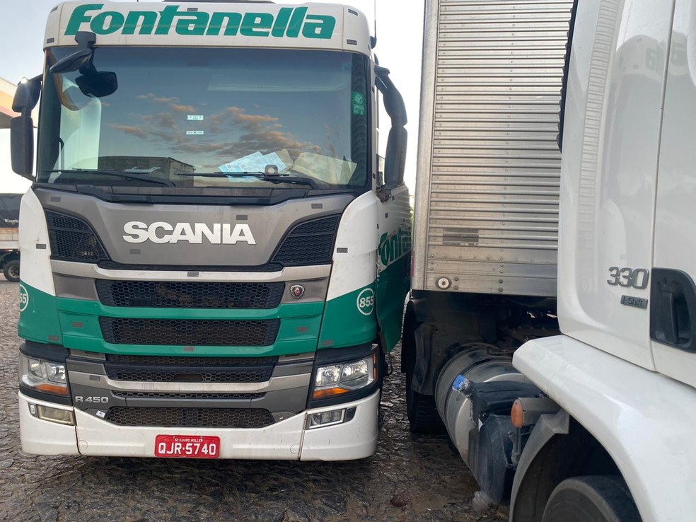 Motorista morreu prensado entre a própria carreta e caminhão estacionado em posto de combustíveis na cidade do Crato, no interior do Ceará. — Foto: Arquivo pessoal
