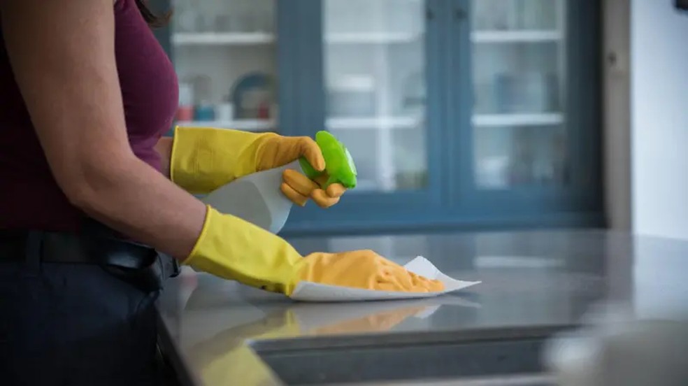 engenheira brasileira que trabalha limpando casas em Londres — Foto: Getty Images