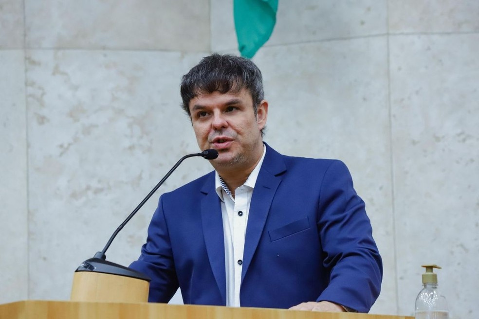 O vereador Adrilles Jorge (Unio Brasil) durante discurso na Cmara Municipal de So Paulo. - Foto: Divulgao/Rede Cmara
