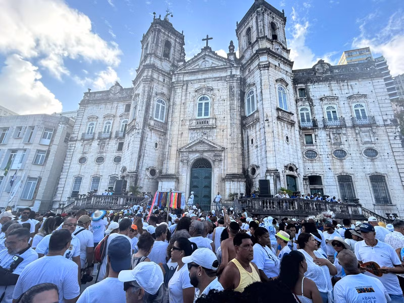 Lavagem do Bonfim 2026 - Fiéis na concentração na Igreja de Nossa Senhora da Conceição da Praia — Foto: William Ribeiro/g1 Bahia