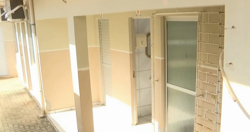 Funcionária encontra câmera escondida em banheiro feminino de Câmara Municipal de Matinhos