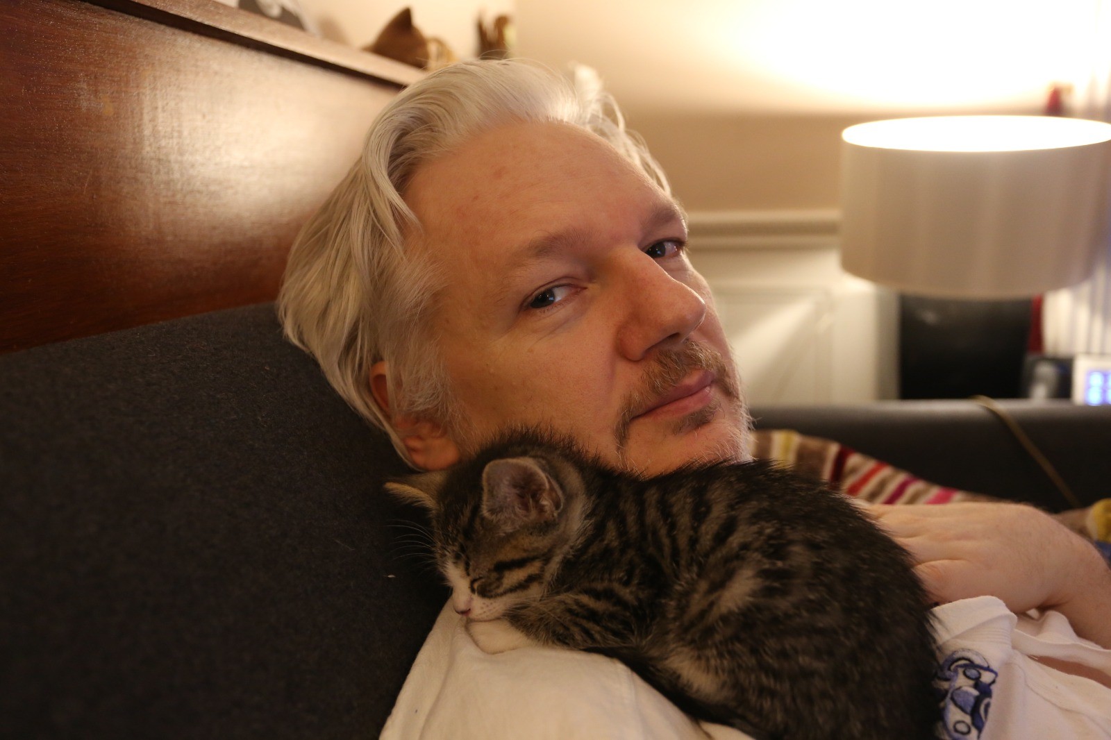 Tribunal de Londres autoriza Julian Assange a apresentar recurso contra extradição para os EUA