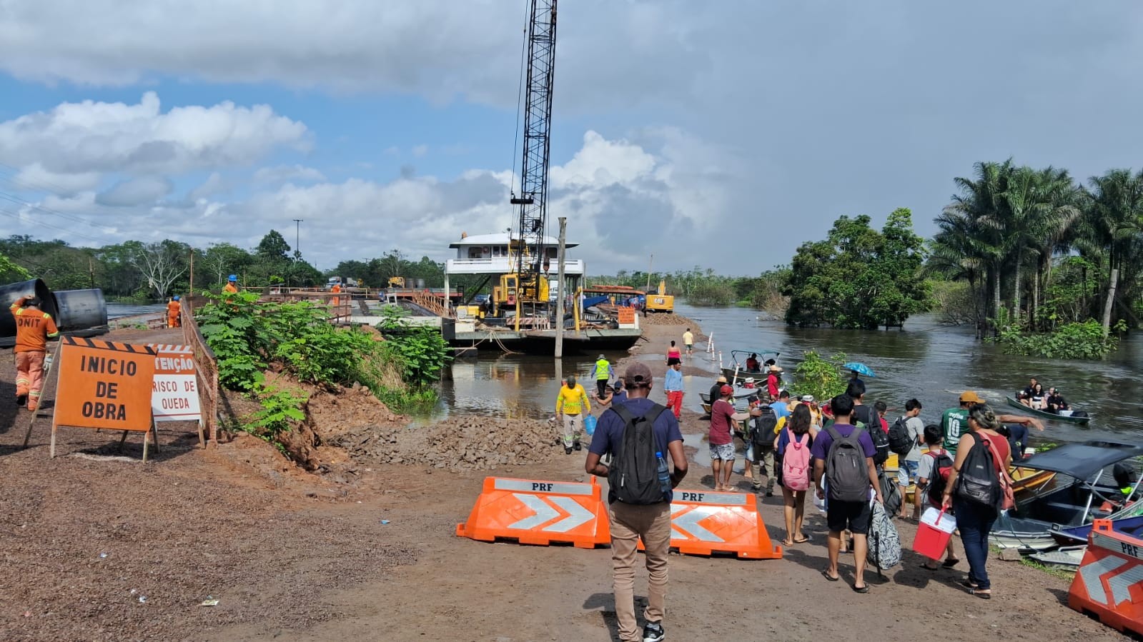 Confira a cronologia das interdições na BR-319 desde os desabamentos de pontes à pane em balsa