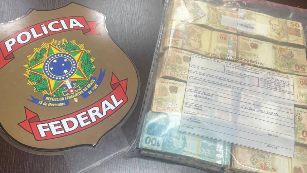 Polícia Federal apreendeu R$ 169 mil em mochila com empresário — Foto: Divulgação