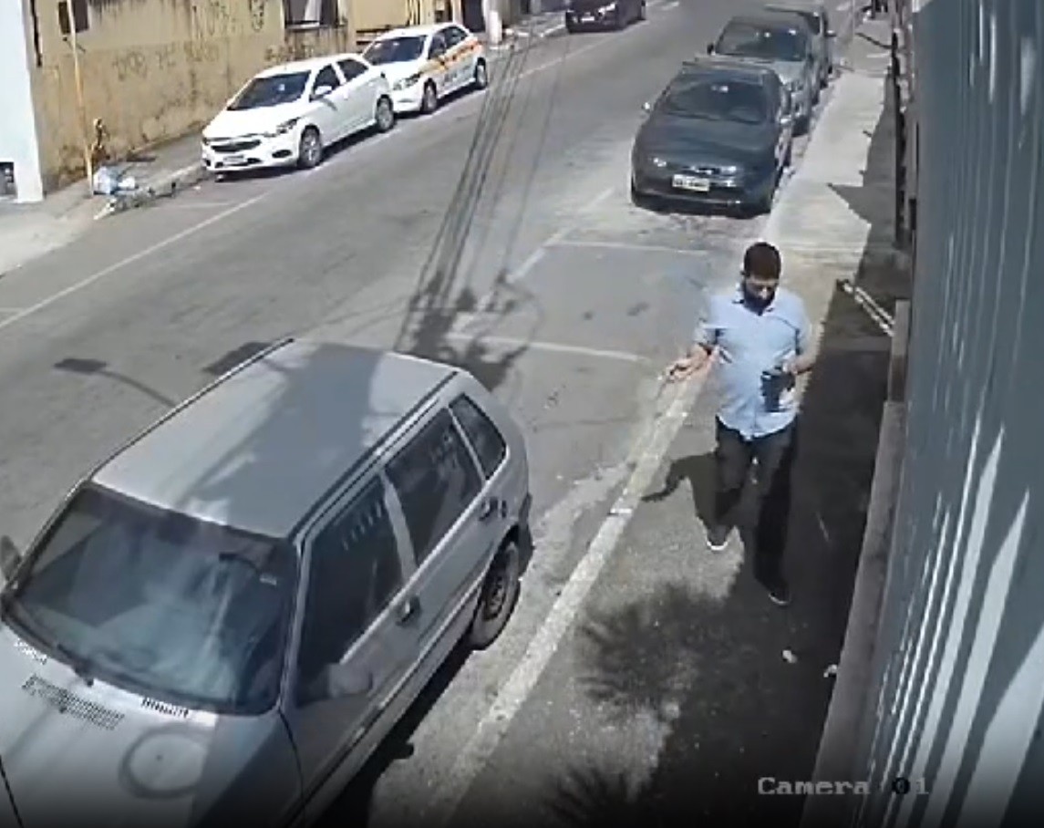 Vídeo mostra advogado criminalista caminhando na rua minutos antes de ser morto a tiros