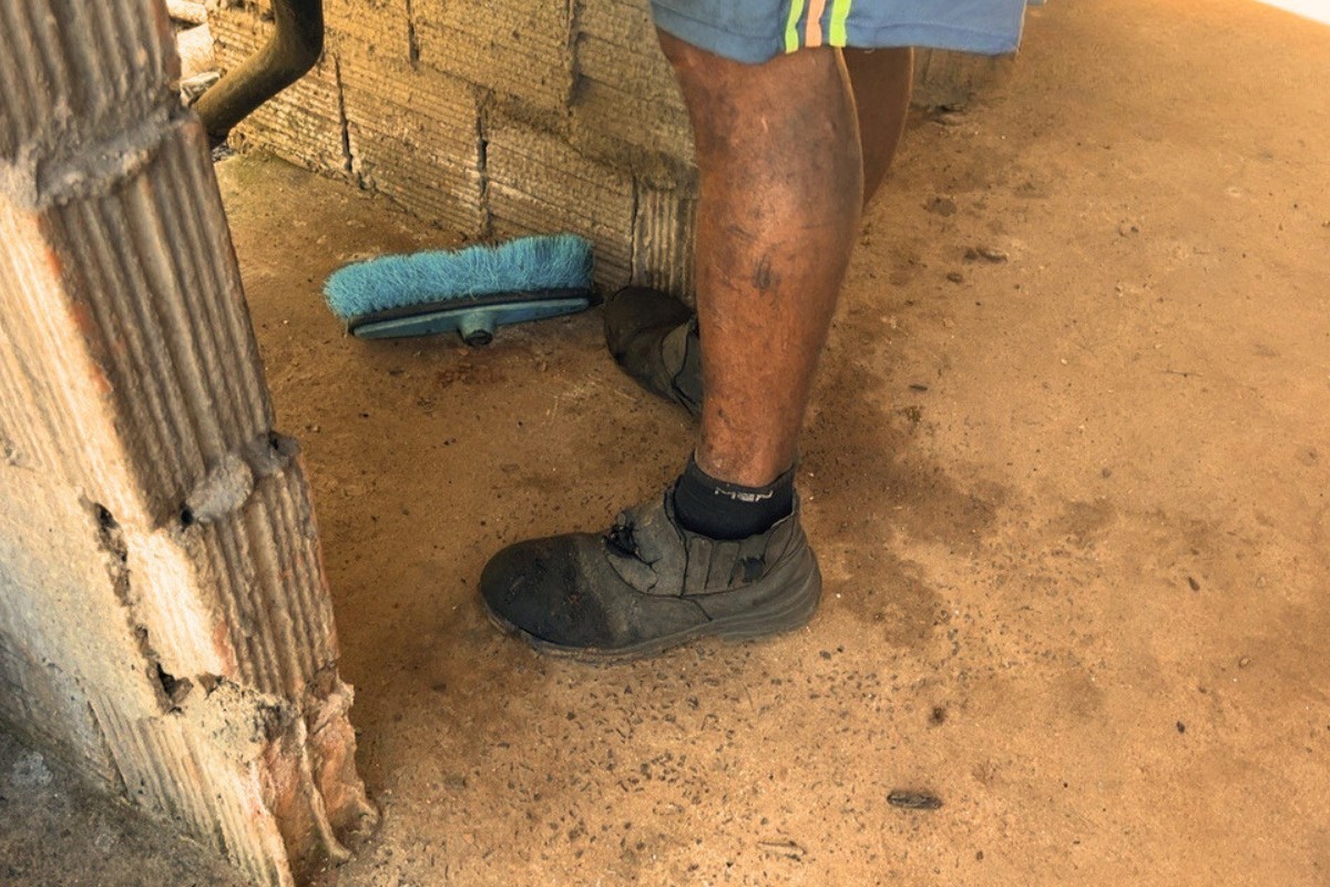 Dez trabalhadores são resgatadas em situação análoga à escravidão em carvoaria de MS