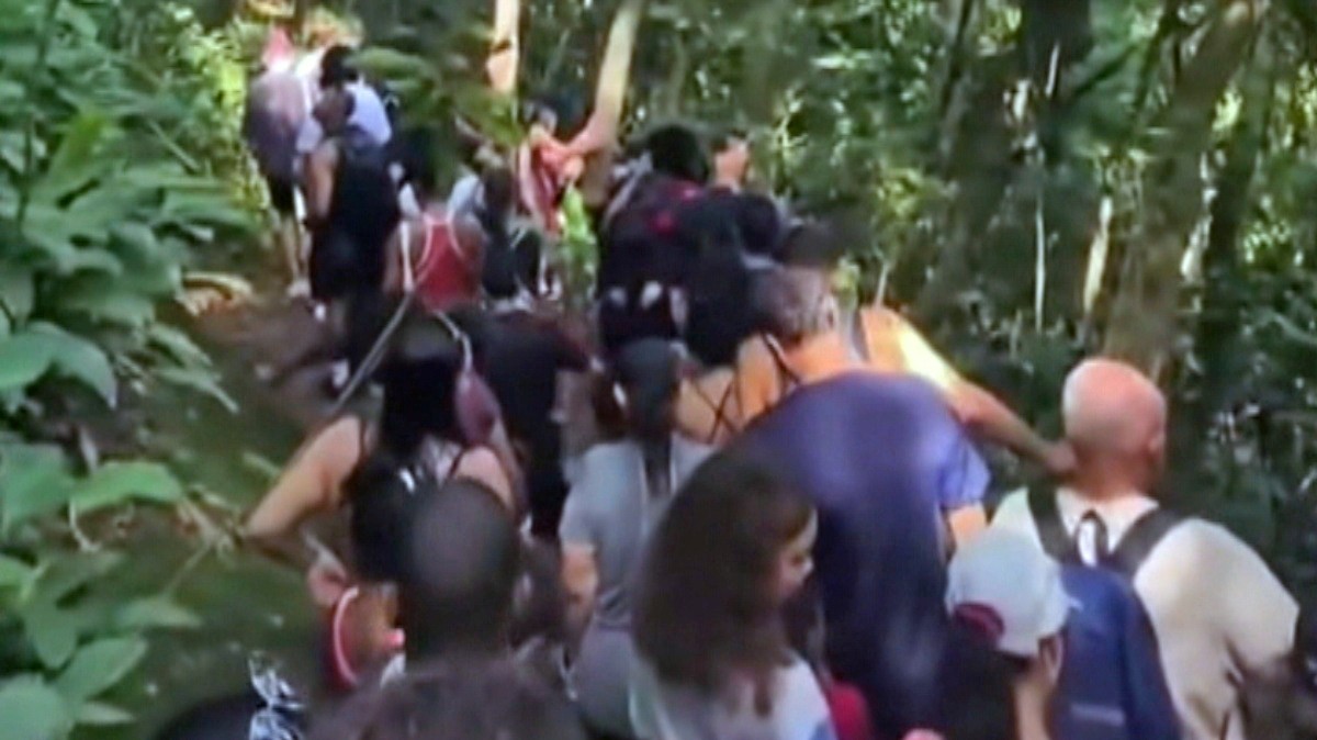 VÍDEO: Trilha do Morro da Urca ‘engarrafa’ no feriado